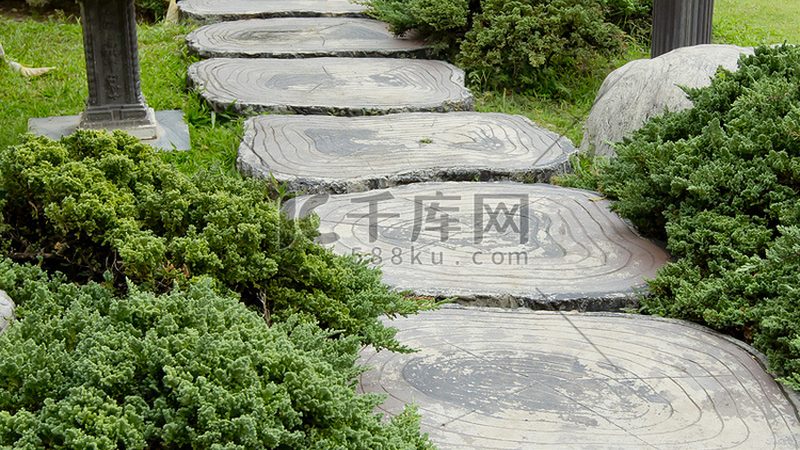 七人制足球场草坪尺寸解析：标准与选择要点